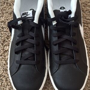 Nike Men's Black and White Sneakers
